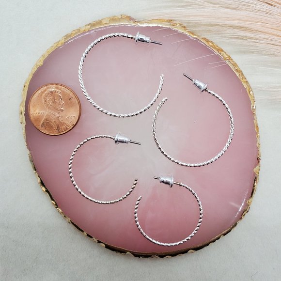 ๐ค BUNDLE TO SAVE ๐ค Forever 21 2-Pair Twisted Silvertone Hoop Earrings - Picture 5 of 5